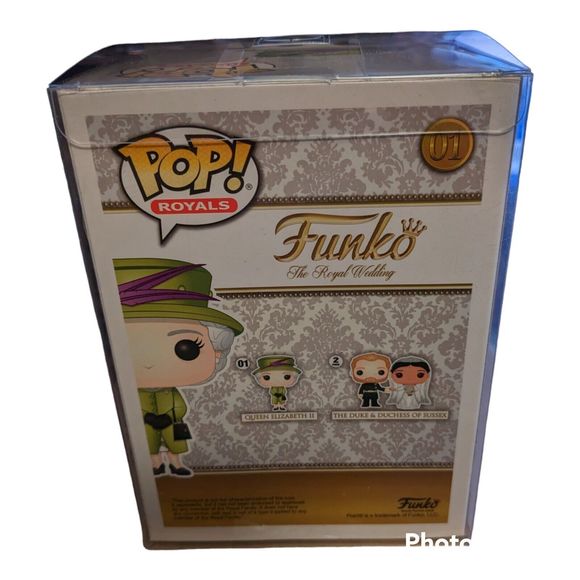 Funko Pop! Royals: QUEEN ELIZABETH II (Green Dress) #01 NEW - Picture 4 of 7